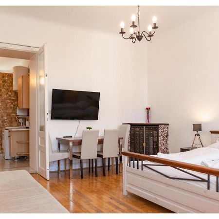 Cheerful 2Br Apartment - Suitable For Longstays Вена Экстерьер фото