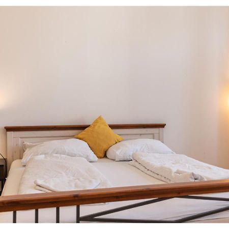 Cheerful 2Br Apartment - Suitable For Longstays Вена Экстерьер фото