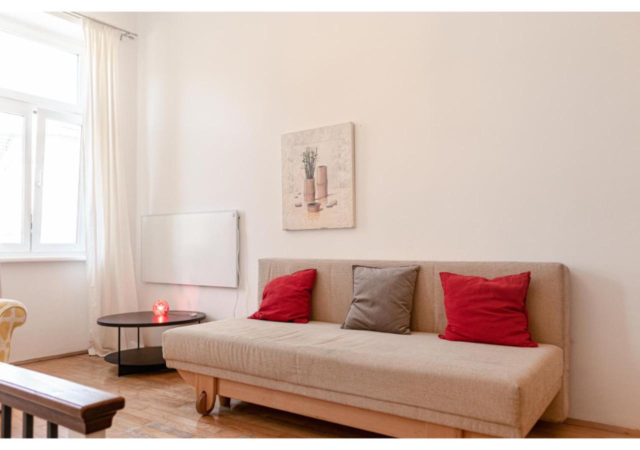 Cheerful 2Br Apartment - Suitable For Longstays Вена Экстерьер фото